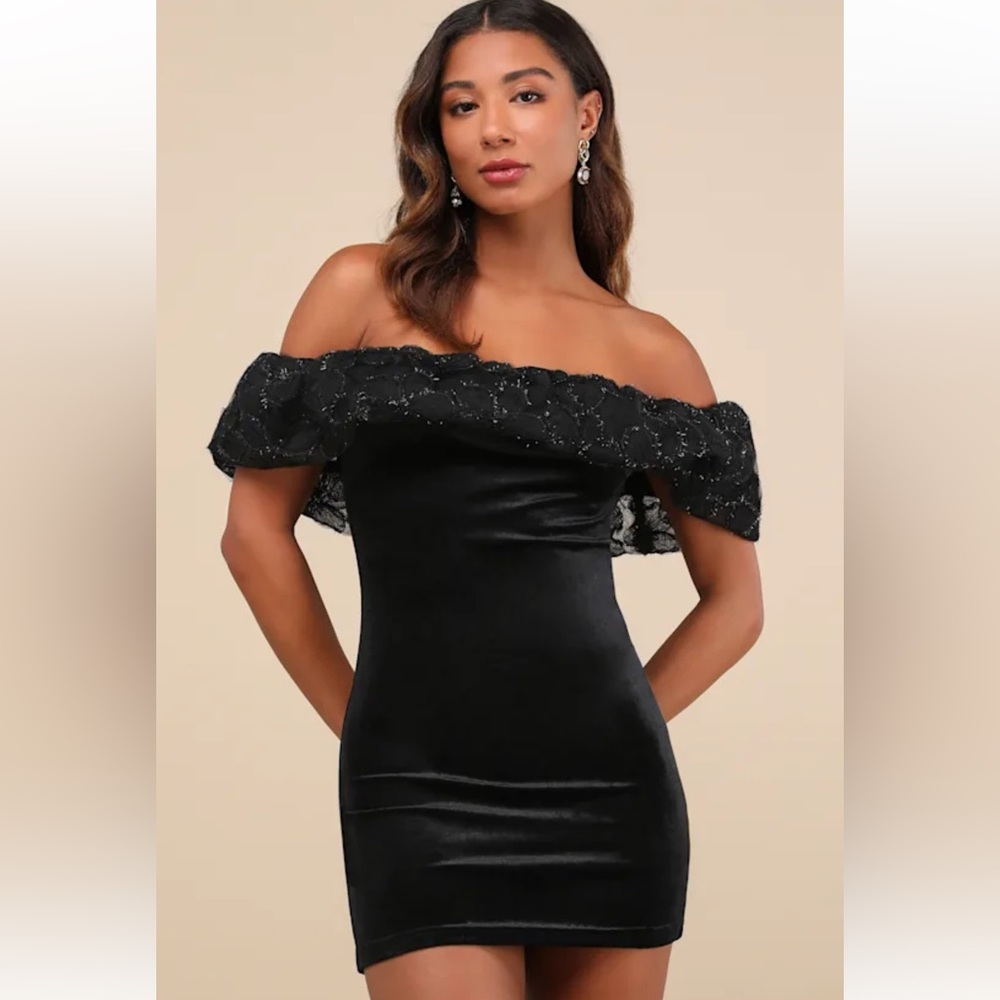Lulu's Black Strapless Off-Shoulder Velvet Mini Dress